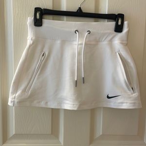 Nike white skirt stretch women’s small NWOT